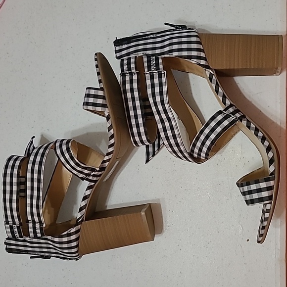 💥3/12 Lauren Conrad black & white "Girlfriend Gingham" heeled sandals size 9.5 - Picture 3 of 11
